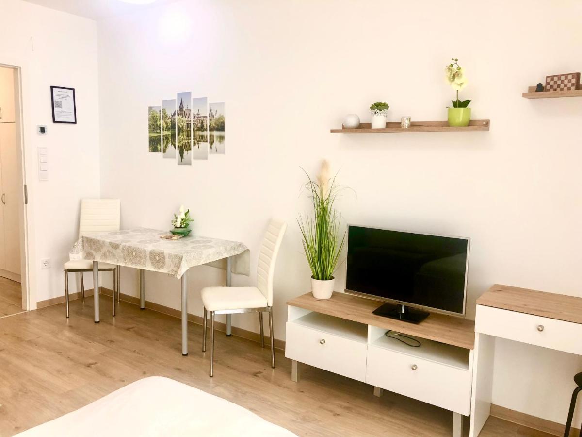 Sweet Home Apartman , 30Sqm Studio, Free Private Parking, Mountain View, Balcony, 20 Min From Downtown Budapest Eksteriør bilde