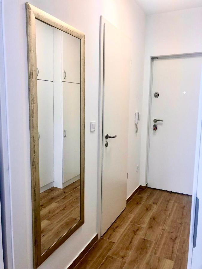 Sweet Home Apartman , 30Sqm Studio, Free Private Parking, Mountain View, Balcony, 20 Min From Downtown Budapest Eksteriør bilde