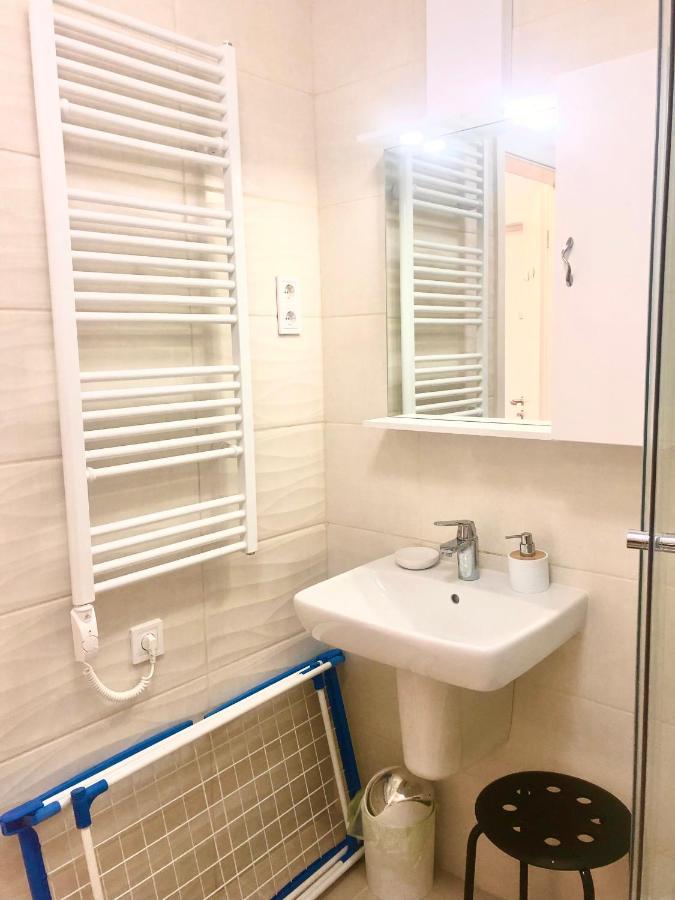 Sweet Home Apartman , 30Sqm Studio, Free Private Parking, Mountain View, Balcony, 20 Min From Downtown Budapest Eksteriør bilde