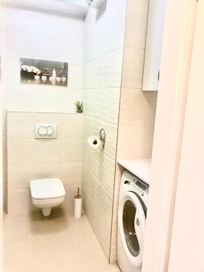Sweet Home Apartman , 30Sqm Studio, Free Private Parking, Mountain View, Balcony, 20 Min From Downtown Budapest Eksteriør bilde