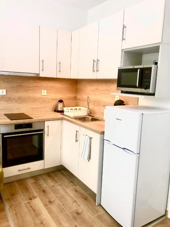 Sweet Home Apartman , 30Sqm Studio, Free Private Parking, Mountain View, Balcony, 20 Min From Downtown Budapest Eksteriør bilde