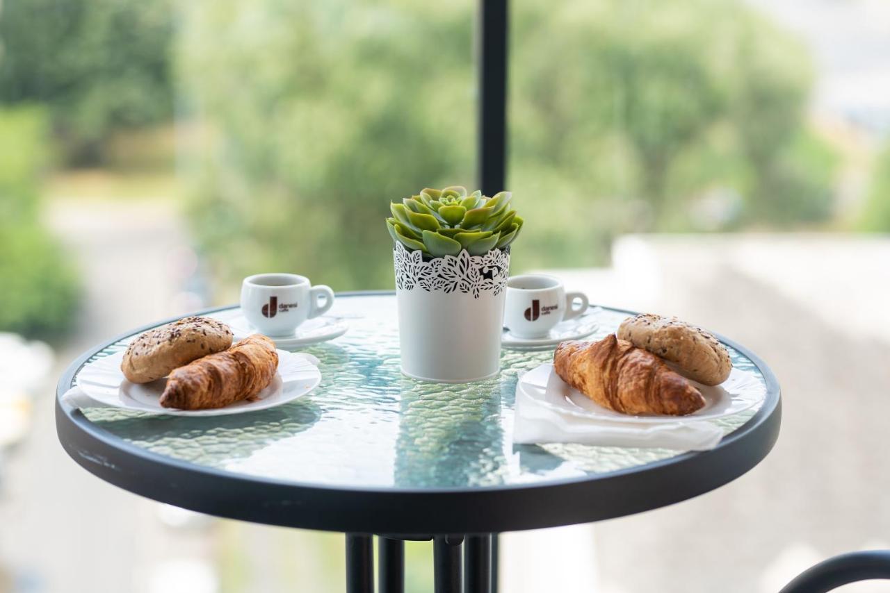Sweet Home Apartman , 30Sqm Studio, Free Private Parking, Mountain View, Balcony, 20 Min From Downtown Budapest Eksteriør bilde