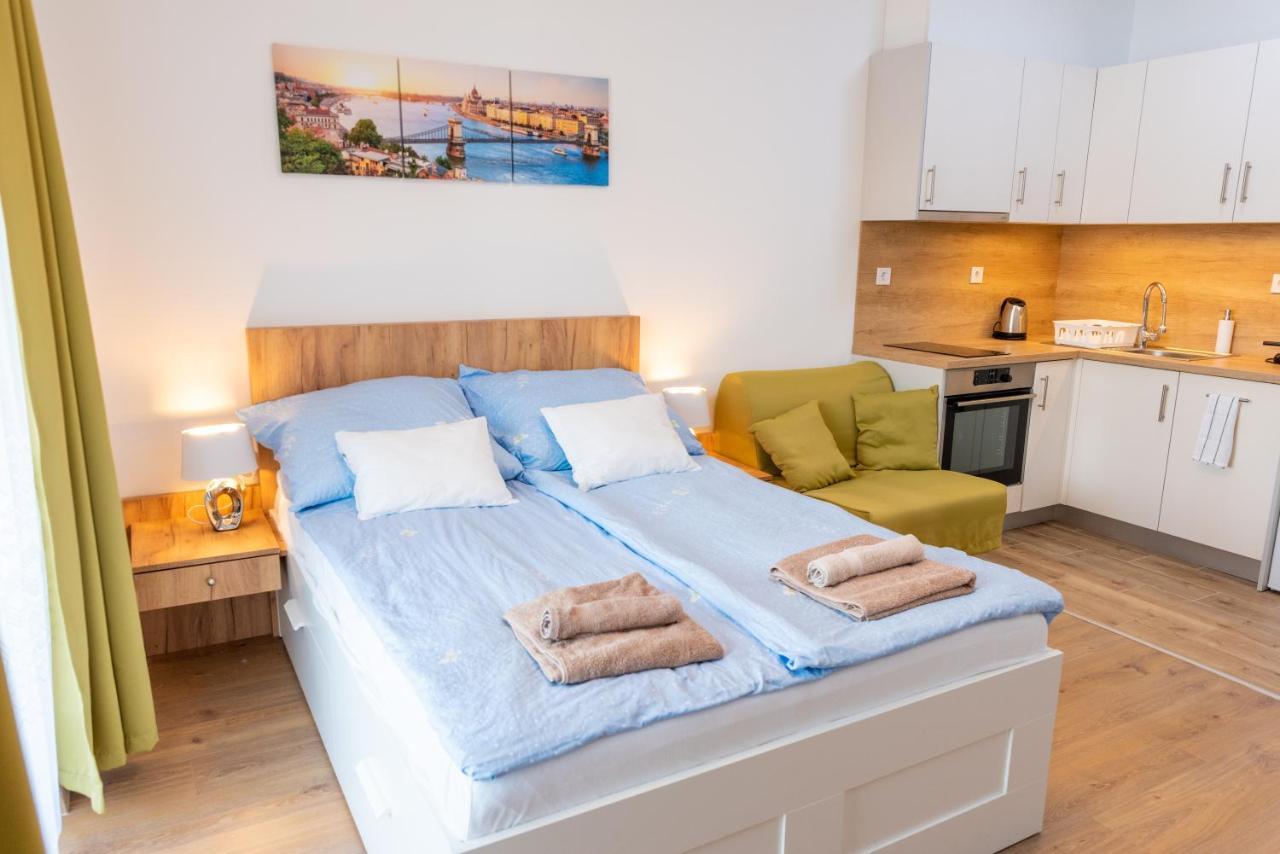Sweet Home Apartman , 30Sqm Studio, Free Private Parking, Mountain View, Balcony, 20 Min From Downtown Budapest Eksteriør bilde