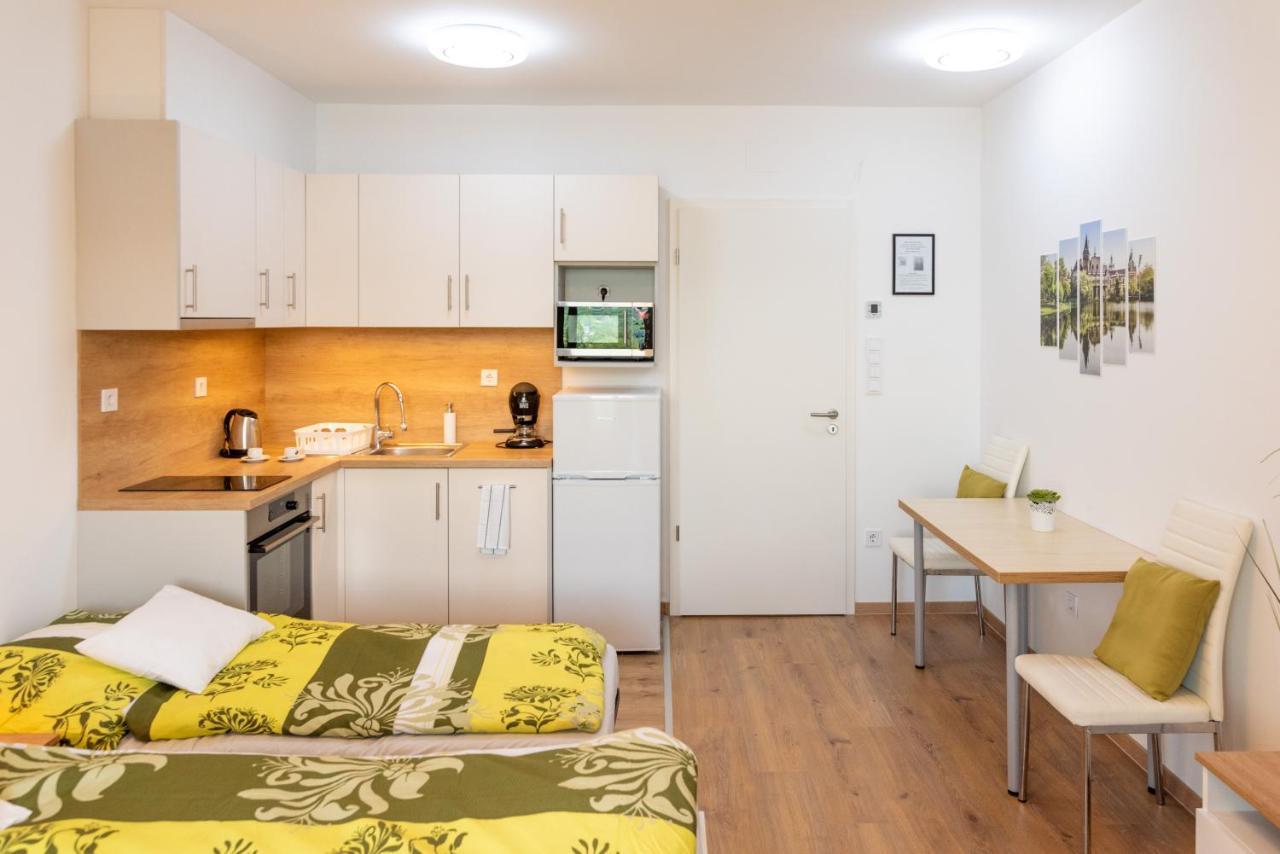Sweet Home Apartman , 30Sqm Studio, Free Private Parking, Mountain View, Balcony, 20 Min From Downtown Budapest Eksteriør bilde