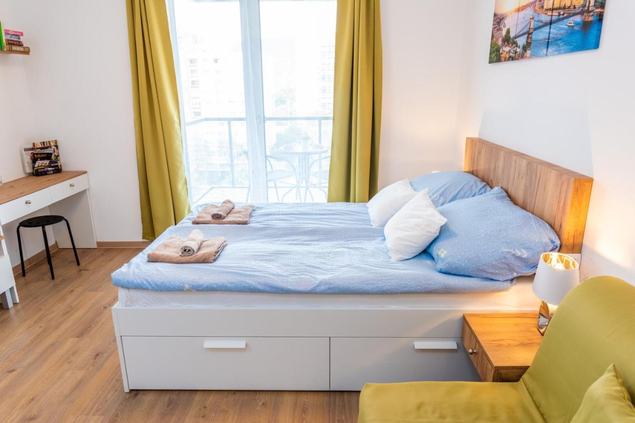 Sweet Home Apartman , 30Sqm Studio, Free Private Parking, Mountain View, Balcony, 20 Min From Downtown Budapest Eksteriør bilde