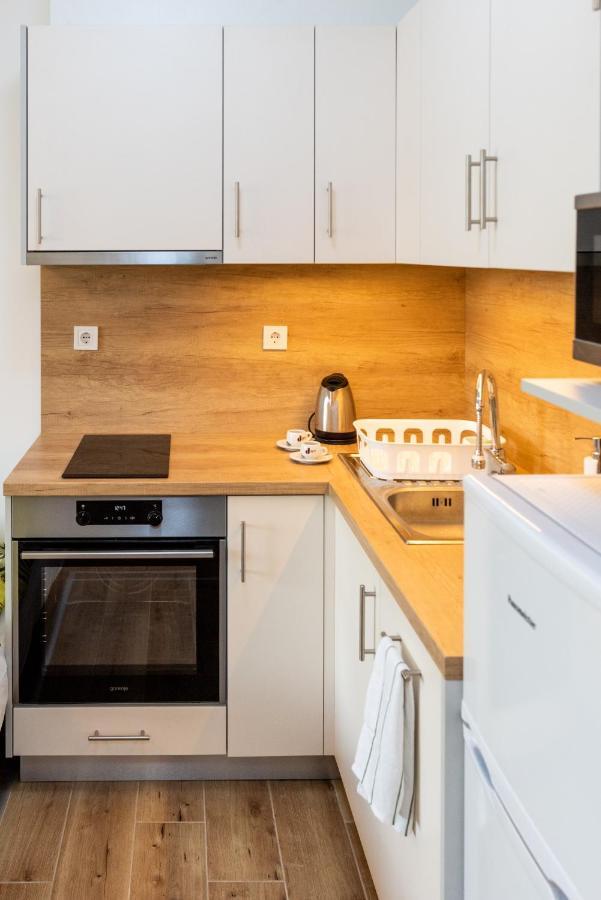 Sweet Home Apartman , 30Sqm Studio, Free Private Parking, Mountain View, Balcony, 20 Min From Downtown Budapest Eksteriør bilde