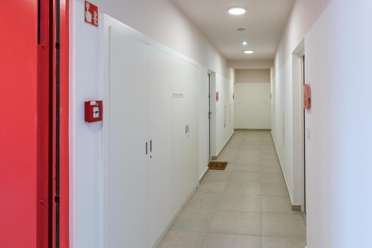 Sweet Home Apartman , 30Sqm Studio, Free Private Parking, Mountain View, Balcony, 20 Min From Downtown Budapest Eksteriør bilde
