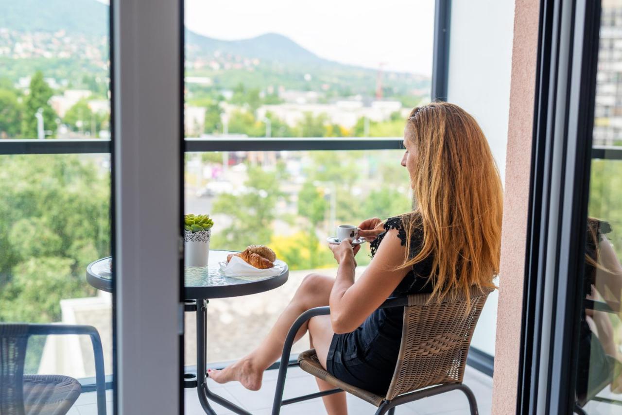 Sweet Home Apartman , 30Sqm Studio, Free Private Parking, Mountain View, Balcony, 20 Min From Downtown Budapest Eksteriør bilde